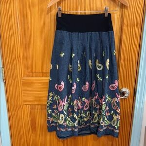 Floral Embroidered Denim Skirt，From Japan